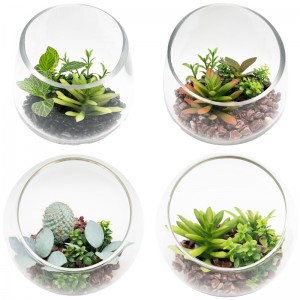 Konstgjorda suckulenta växter med en dekorativ vasskärmglas av glasbord